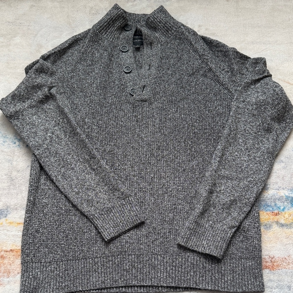 (274)Banana Republic Gray Button-Up Crewneck Sweater